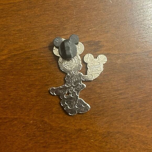 ⭐️ Disney Minnie Mouse Holding Silver Blue Mickey Mouse Ears Lanyard Trading Pin - Picture 3 of 3